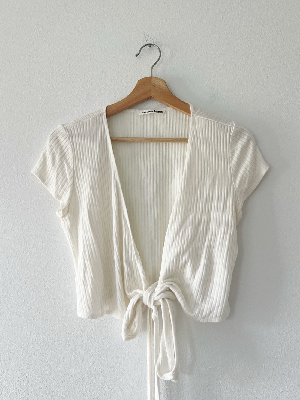 REFORMATION | Ribbed Tie Front Short Sleeve Crop Top | M